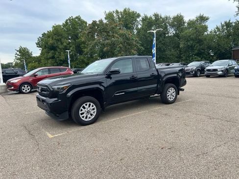 Used 2024 Toyota Tacoma SR5 AWD/4WD image 8