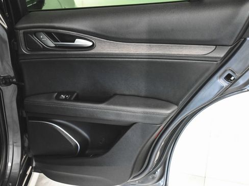 Used 2022 Alfa Romeo Stelvio Ti AWD/4WD image 12