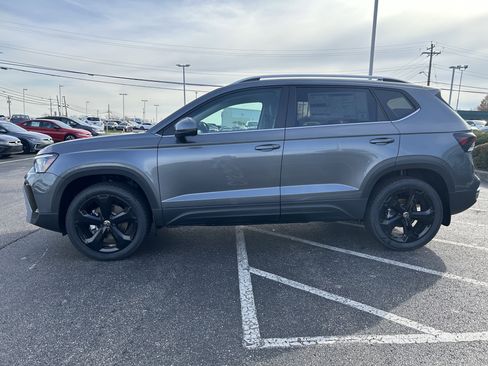 New 2026 Volkswagen Taos SEL image 4