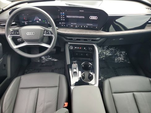 Used 2025 Audi Q5 Premium w/ Convenience Package image 11