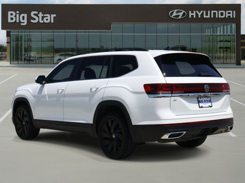 Used 2025 Volkswagen Atlas SE FWD image 3