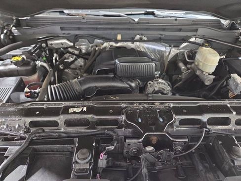 Used 2017 GMC Sierra 2500 Denali w/ Suspension Package, Off-Road AWD/4WD image 8