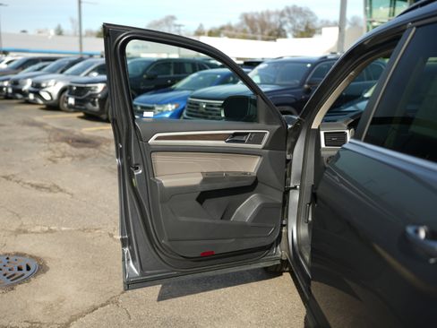 Certified 2022 Volkswagen Atlas SE image 26