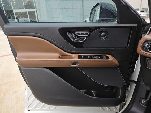 Used 2023 Lincoln Aviator Reserve w/ Equipment Group 201A RWD image 11