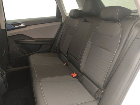 Used 2024 Volkswagen Taos SE image 18