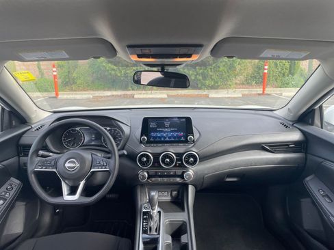 Used 2025 Nissan Sentra SV image 31
