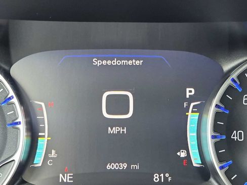 Used 2024 Chrysler Pacifica Touring-L FWD image 30
