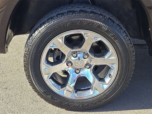 Used 2017 RAM 1500 Laramie w/ Convenience Group image 7