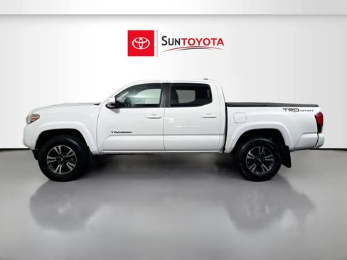 Used 2017 Toyota Tacoma TRD Sport image 7