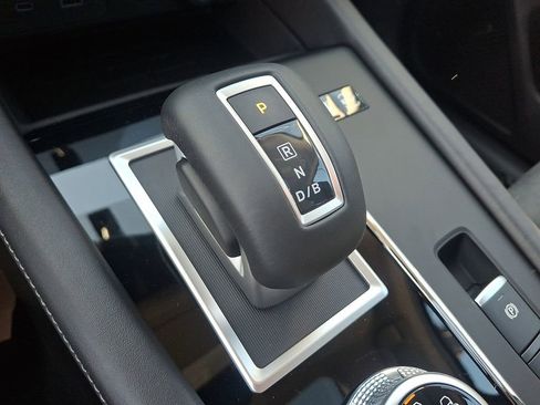 New 2025 Mitsubishi Outlander SE image 9