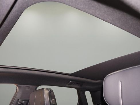 New 2025 Cadillac Lyriq Luxury image 28