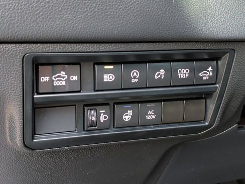 Used 2022 Toyota Tundra Limited w/ Power Package AWD/4WD image 14