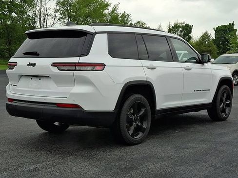 Used 2023 Jeep Grand Cherokee L Laredo AWD/4WD image 9