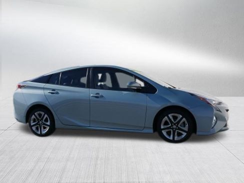 Used 2016 Toyota Prius Four image 2