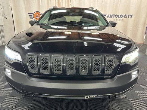 Used 2019 Jeep Cherokee Trailhawk AWD/4WD image 3