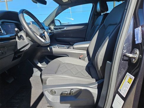 Used 2025 Volkswagen Atlas Cross Sport SE image 11