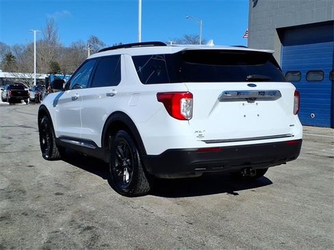 Used 2020 Ford Explorer XLT image 9
