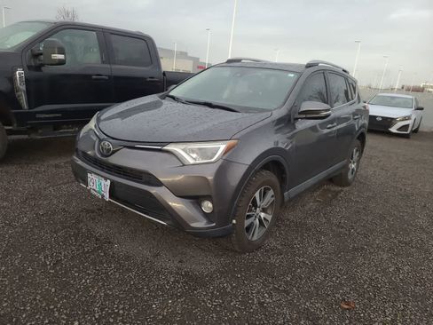 Used 2018 Toyota RAV4 XLE image 1