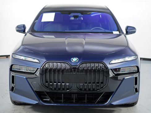 Used 2024 BMW i7 xDrive60 w/ Executive Package image 58