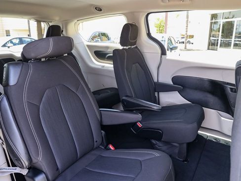 Used 2023 Chrysler Voyager LX FWD image 17