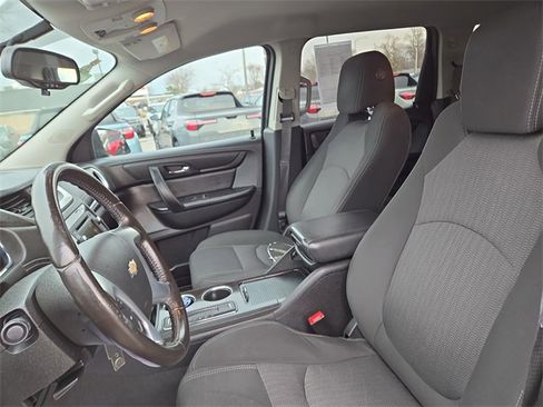 Used 2017 Chevrolet Traverse LT w/ Style and Technology Package image 23
