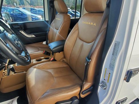 Used 2015 Jeep Wrangler Unlimited Sahara w/ Dual Top Group image 9