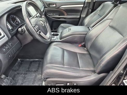 Used 2019 Toyota Highlander XLE AWD/4WD image 12