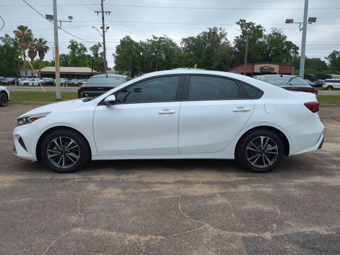 Certified 2024 Kia Forte LXS w/ LXS Technology Package FWD image 8