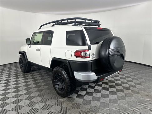 Used 2014 Toyota FJ Cruiser Base w/ Upgrade Package image 4