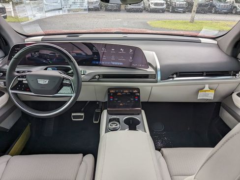 New 2026 Cadillac Vistiq Luxury w/ LPO, Floor Liner Package image 18