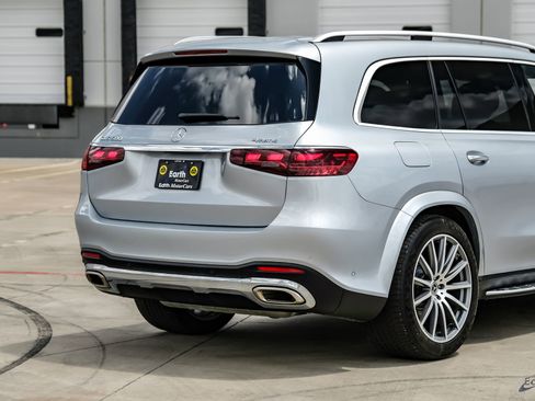 Used 2025 Mercedes-Benz GLS 580 4MATIC image 18