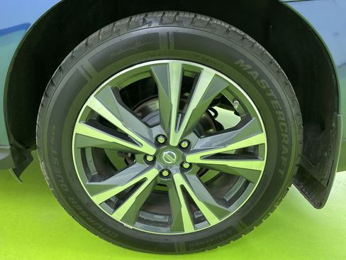 Used 2018 Nissan Pathfinder Platinum w/ Cargo Package image 15