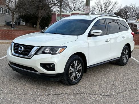 Used 2020 Nissan Pathfinder SV FWD image 1