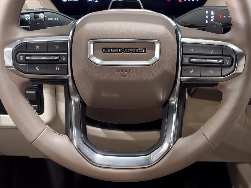 Used 2026 GMC Yukon Denali w/ Advanced Technology Package AWD/4WD image 5