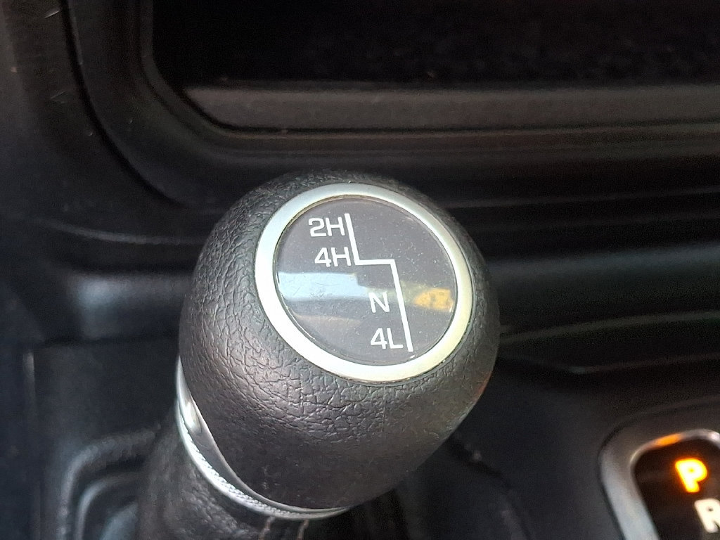 Used 2023 Jeep Gladiator Sport AWD/4WD image 23
