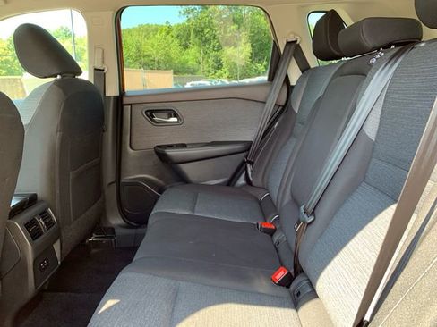 Used 2023 Nissan Rogue SV image 16