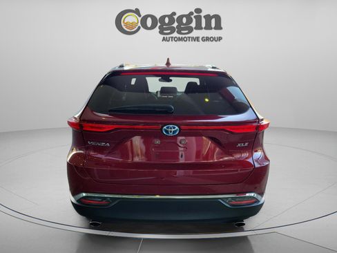 Used 2023 Toyota Venza XLE image 4