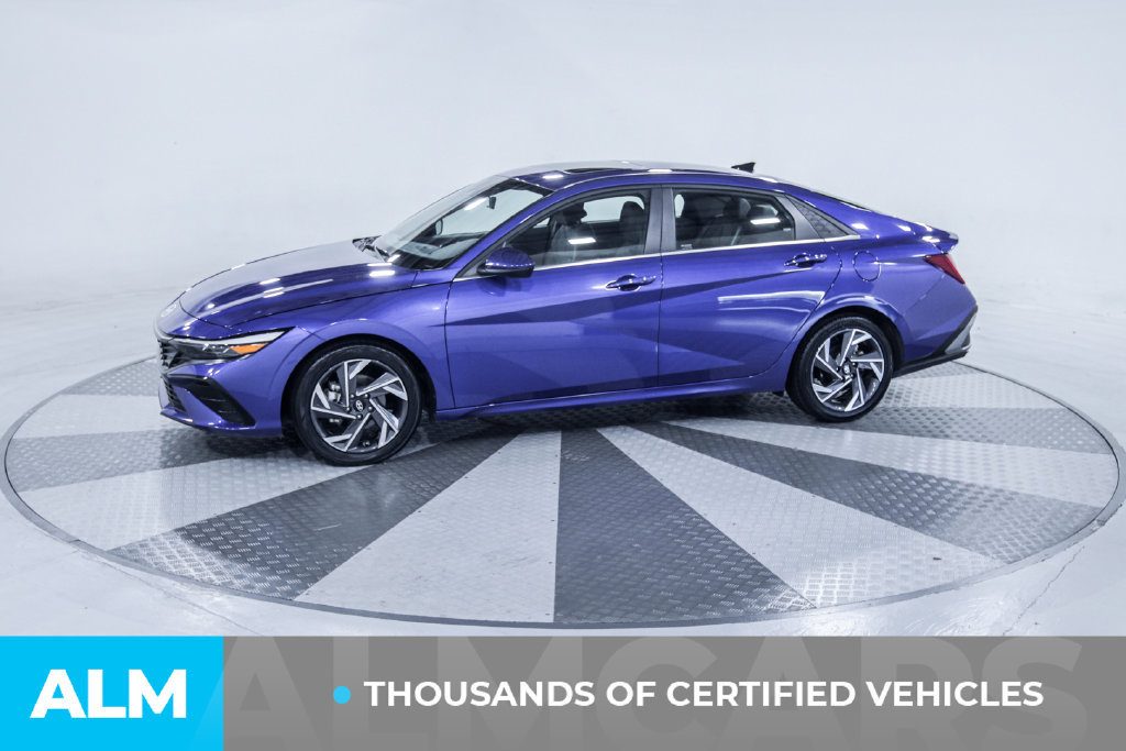 Used 2025 Hyundai Elantra SEL FWD image 4