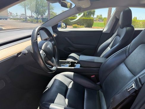 Used 2018 Tesla Model 3 Mid Range RWD image 9