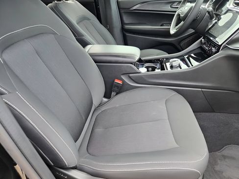 Used 2023 Jeep Grand Cherokee L Laredo w/ Luxury Tech Group I AWD/4WD image 9