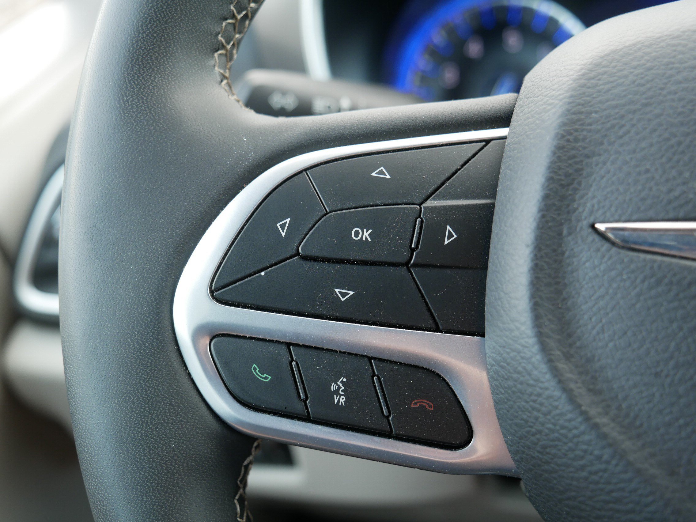 Used 2024 Chrysler Pacifica Touring-L FWD image 28
