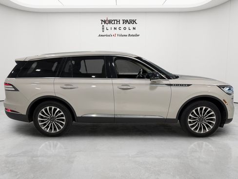 Used 2022 Lincoln Aviator Reserve w/ Equipment Group 201A AWD/4WD image 6