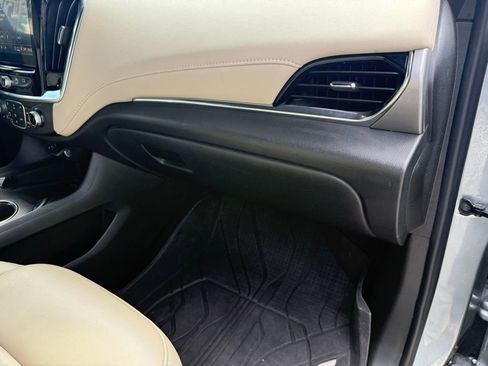 Used 2023 Chevrolet Traverse LT w/ LT Premium Package image 33