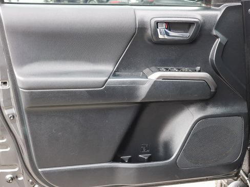 Used 2019 Toyota Tacoma TRD Off-Road image 21