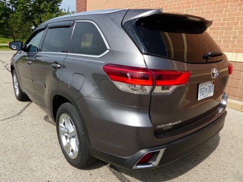 Used 2019 Toyota Highlander FWD V6 image 11