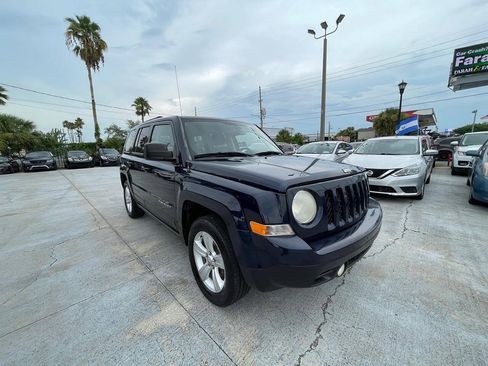Used 2014 Jeep Patriot Latitude AWD/4WD image 5