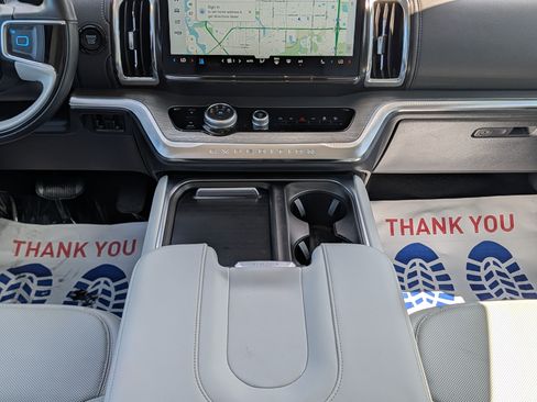 Certified 2025 Ford Expedition Platinum AWD/4WD image 24