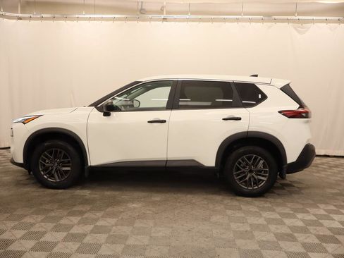 Used 2022 Nissan Rogue S FWD image 2