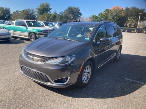 Used 2020 Chrysler Pacifica Touring-L image 1