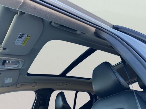 Used 2024 Volvo XC40 B5 Ultimate w/ Protection Package Premier image 31